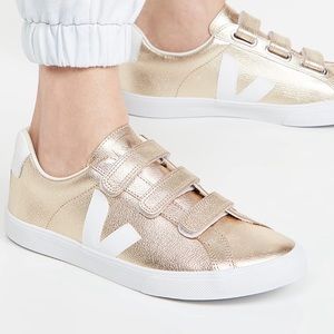 NIB Veja 3-lock logo sneakers size 36 gold